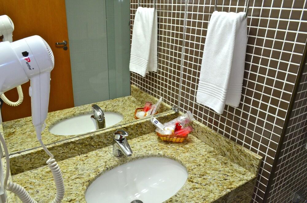 Hotel Thomasi Express Maringá Extérieur photo